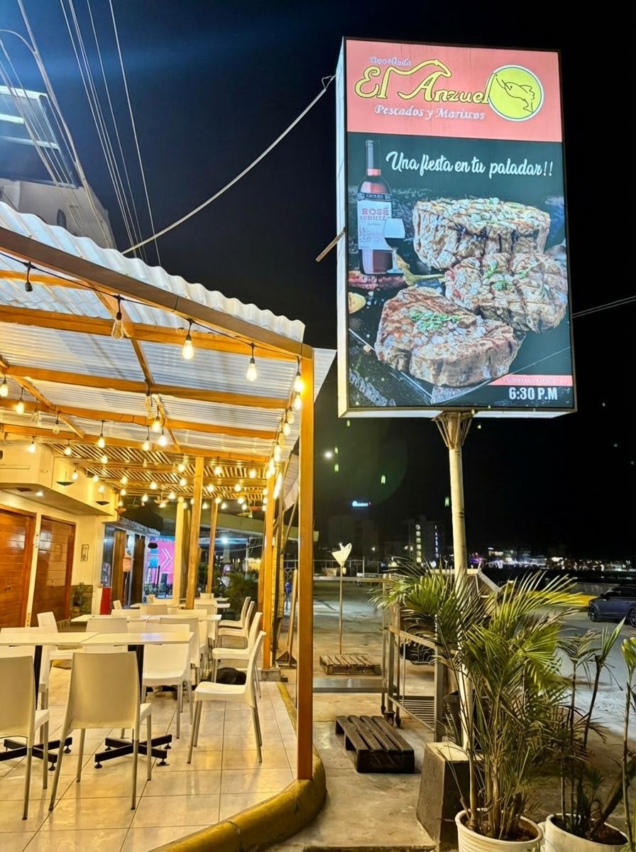 Fachada del restaurante al atardecer